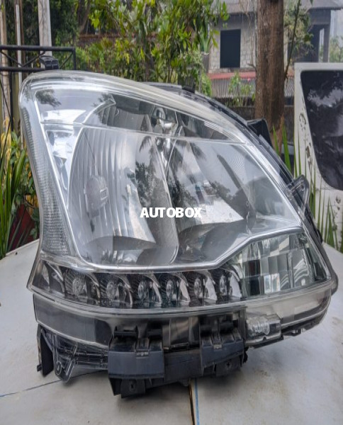Nissan Bluebird Sylphy Headlights