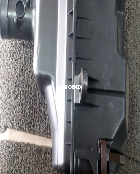 Toyota KDH 201 Air cleaner housing